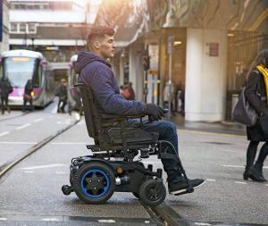 Q200 R user crossing a city road