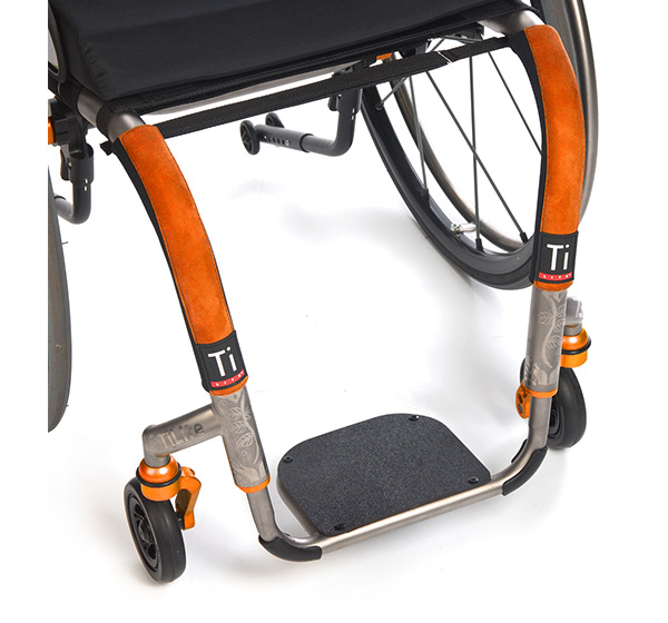 イプヘケ　Tita Waialua TiLite ZRA Mono-Tube Adjustable Titanium Wheelchair